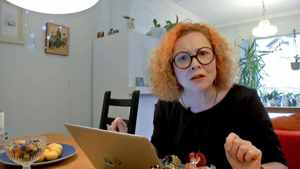 Journalisten Heidi sprider kunskap om nättroll och fake news