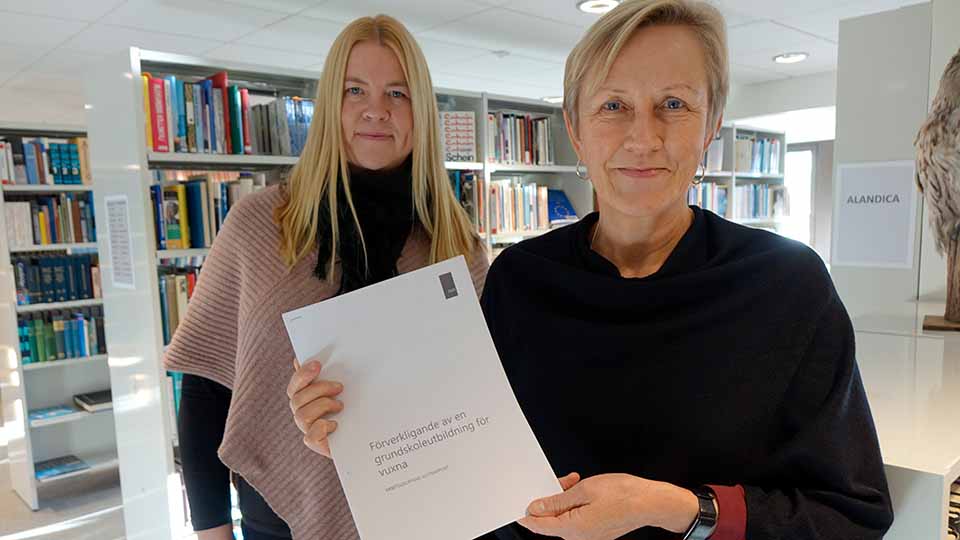 Katarina Halme-Wiklund och Bodil Regårdh har ingått i arbetgruppen som representanter för Landskapsregeringen på Åland. Fotograf : Marika Kvarnström